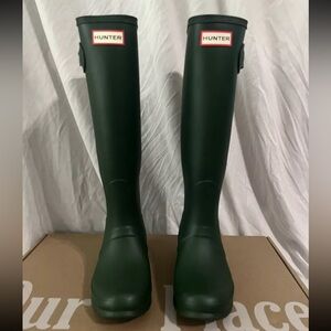 NWOB HUNTER original Green boots women’s sz 8.